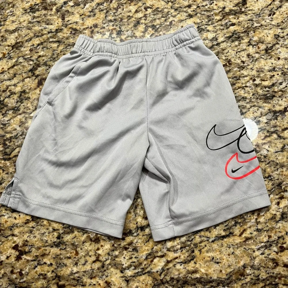 Nike Dri-FIT Boys Gray Multi-Swoosh Athletic Mesh Shorts Size 7 L 6-7 YRS